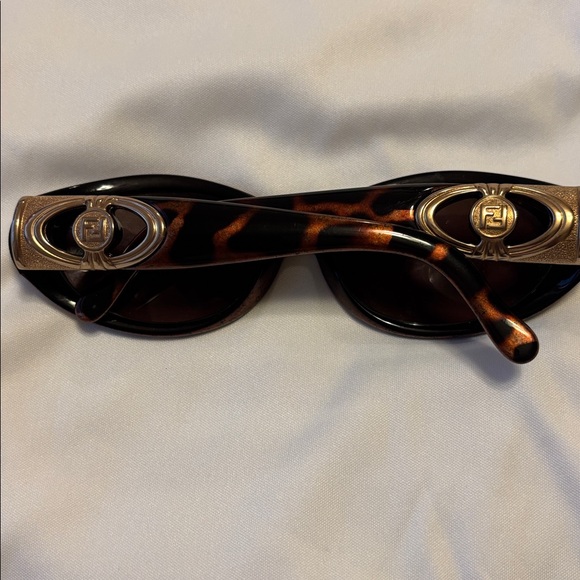 Vintage Authentic Fendi Tortoise Sunglasses - Picture 9 of 12